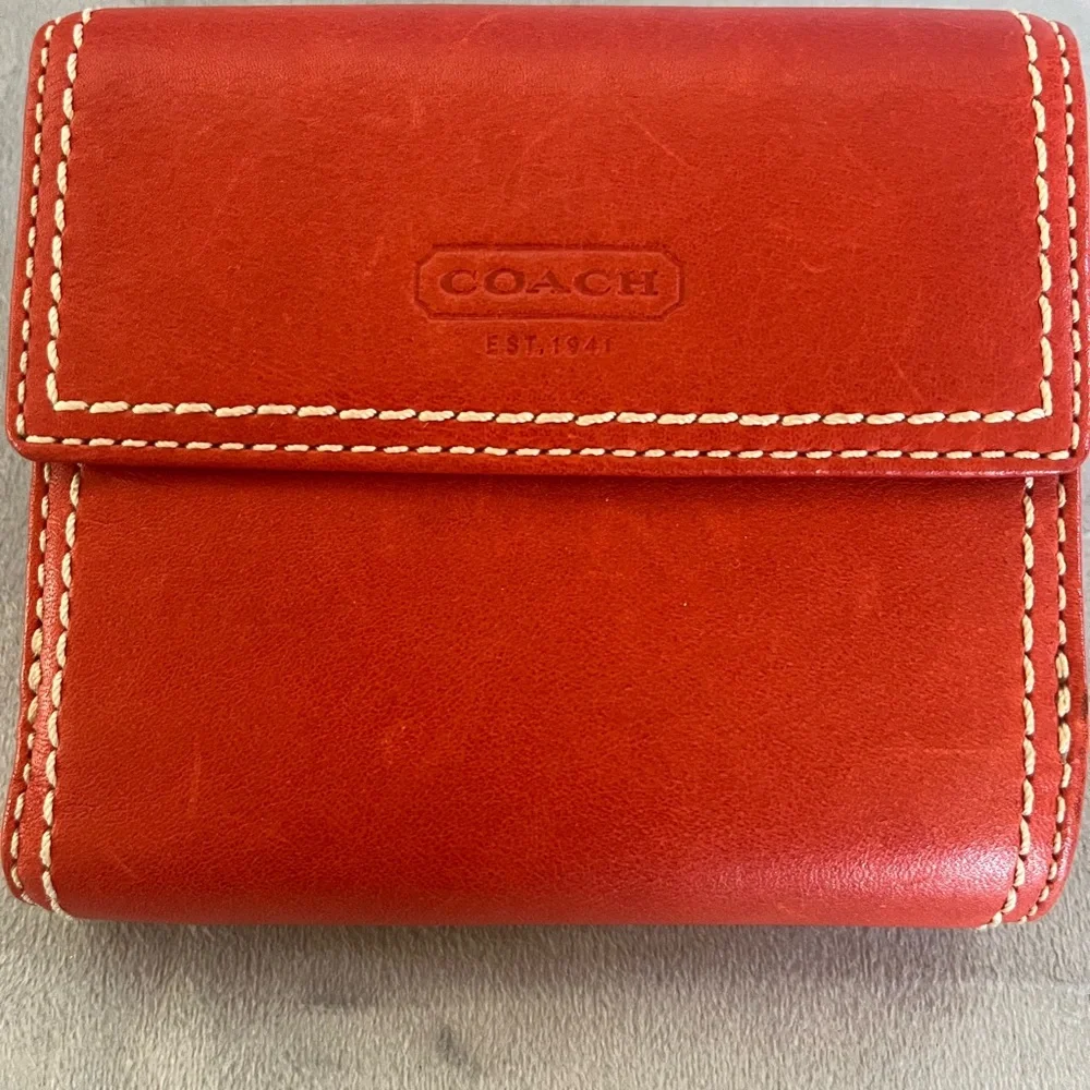 Coach Orange Leather Wallet with Gold Turnlock - Picture 2 of 7